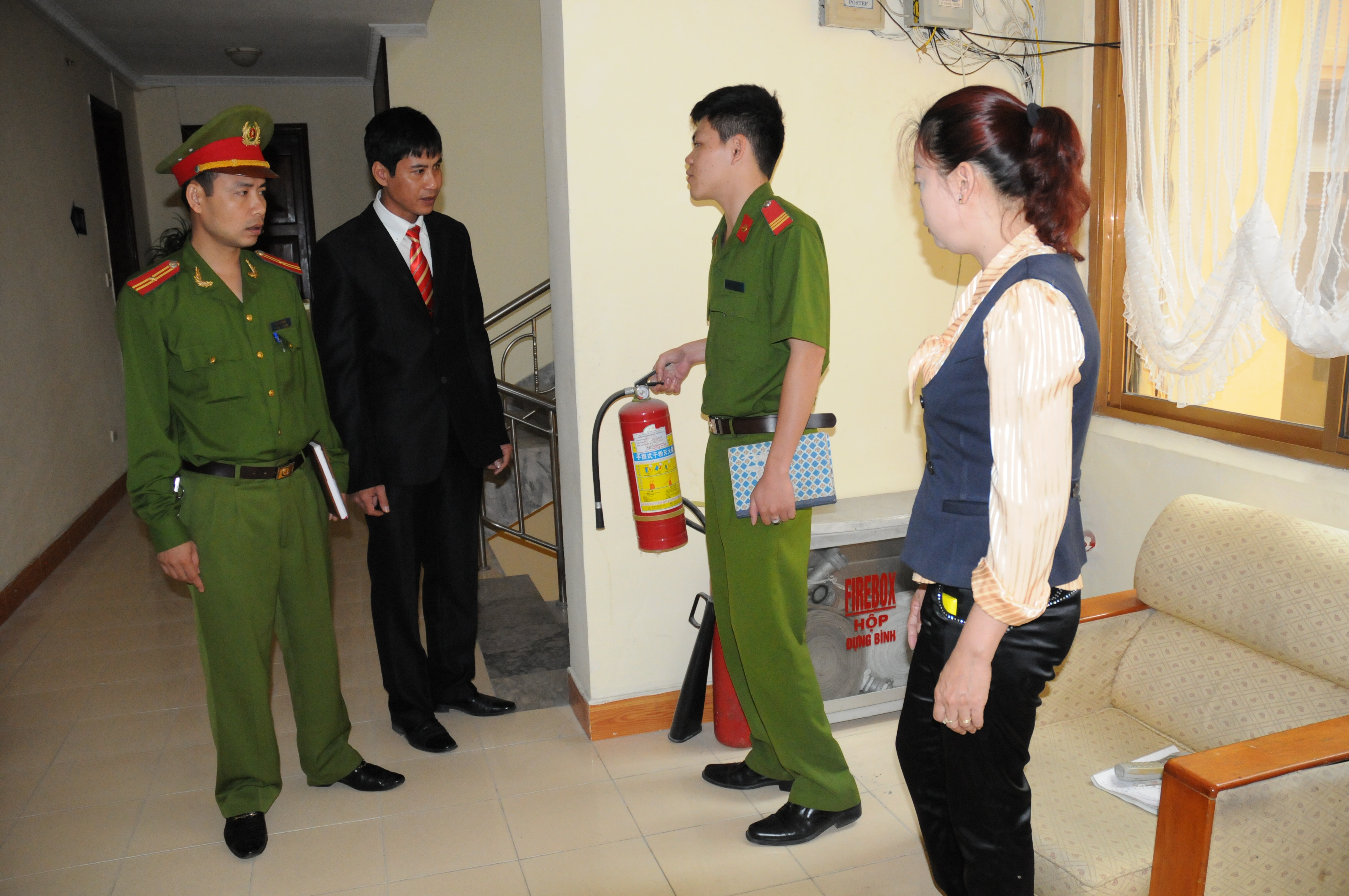 Nâng cao ý thức chủ cơ sở và khách hàng về phòng cháy chữa cháy